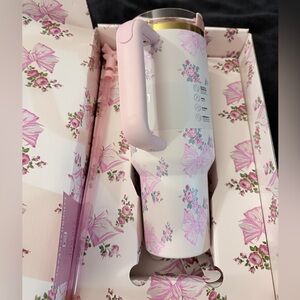 Stenley Quencher Tumbler 40 oz with Pink Rose Pattern 10 hrs hot & cold